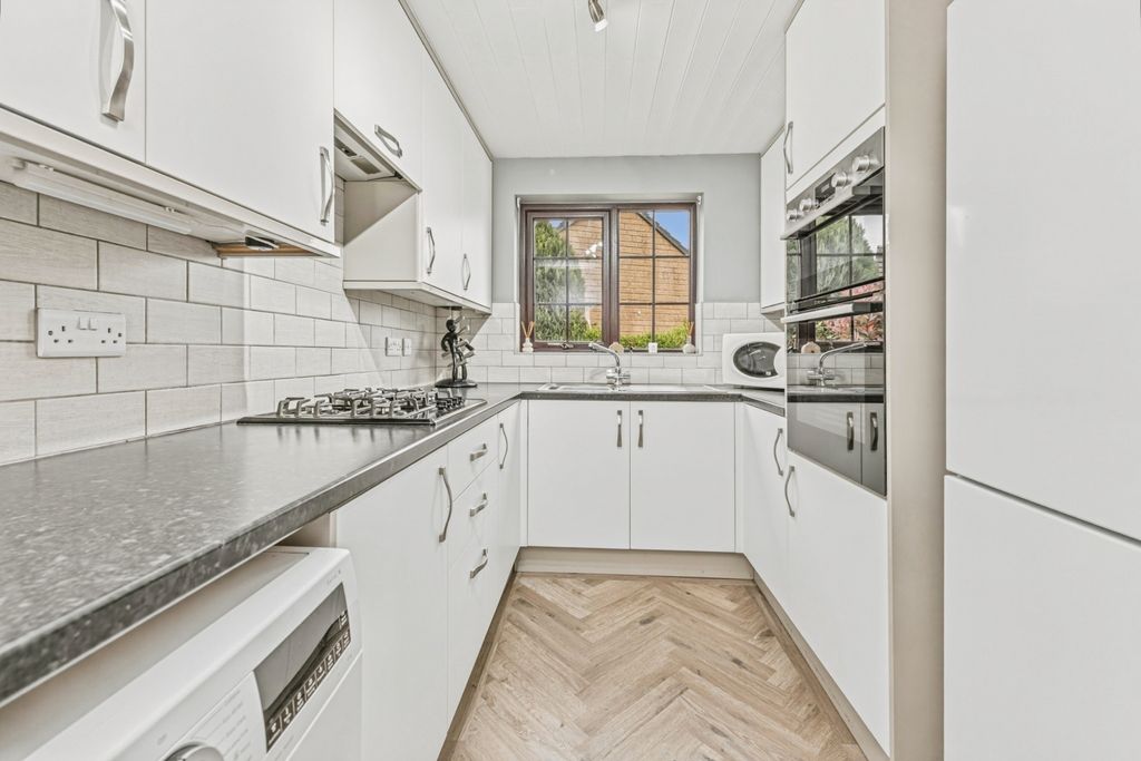 Property photo 2 of 17 24-10Lavendercourthd47Lw