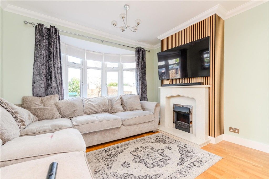 Property photo 1 of 14 Lounge