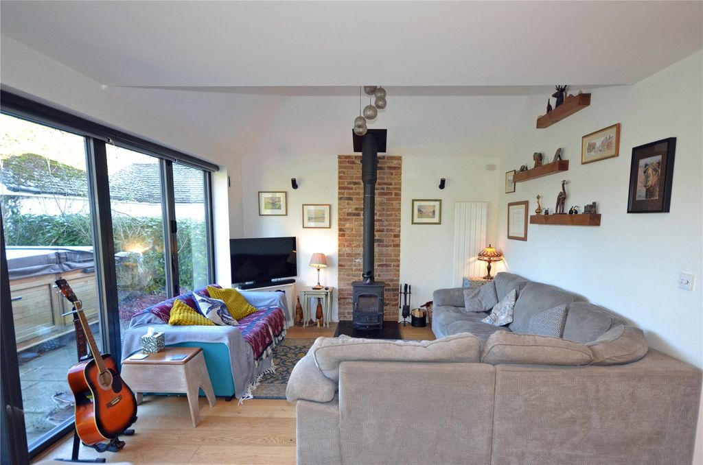 Property photo 3 of 12 Sitting Area