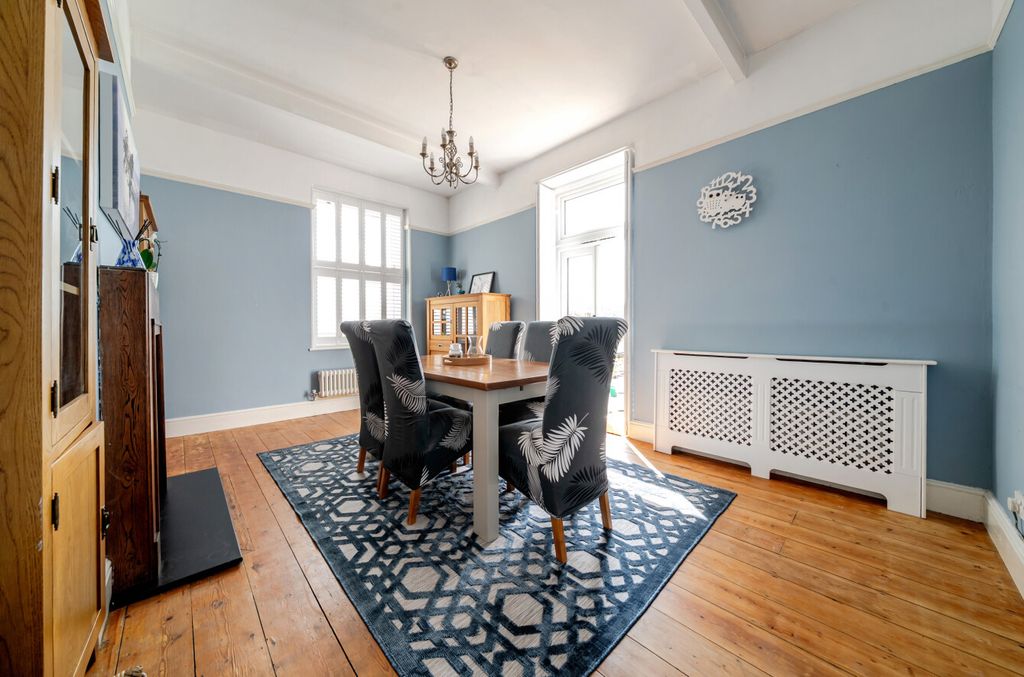 Property photo 3 of 28 1336706-22-689F59...