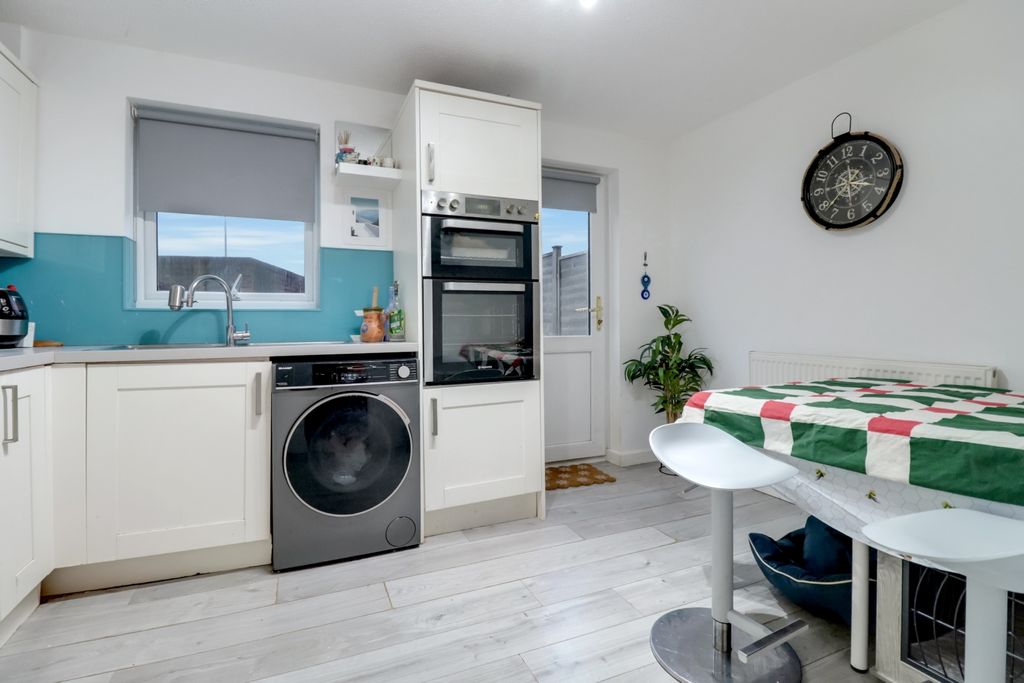 Property photo 2 of 10 Kitchen Dining Room