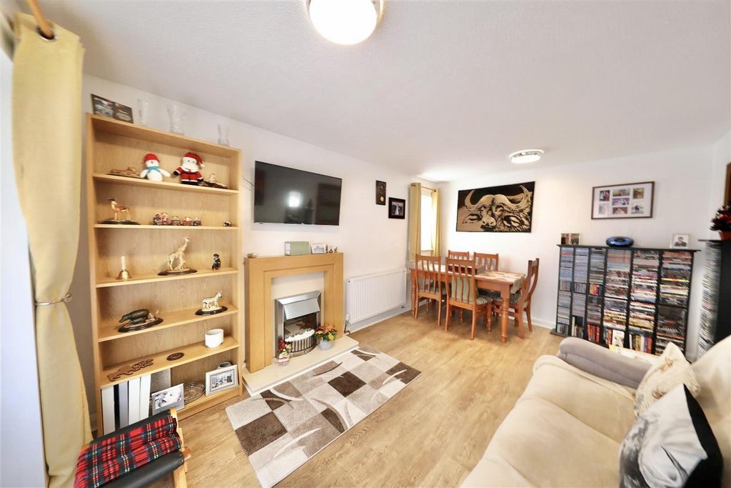 Property photo 2 of 16 Living Room