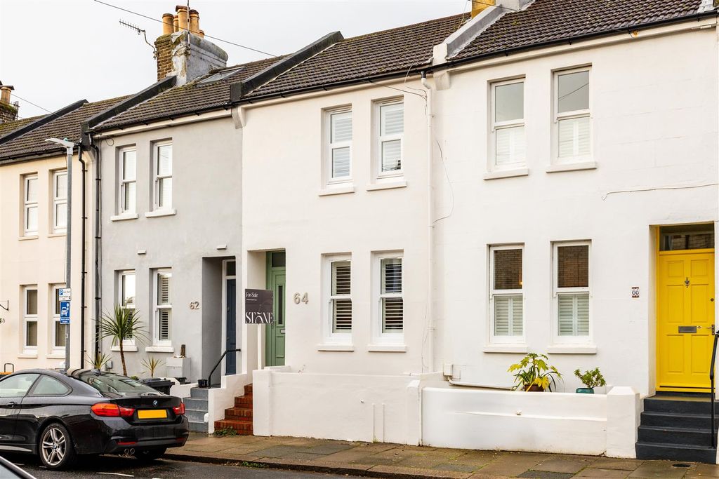 Property photo 1 of 33