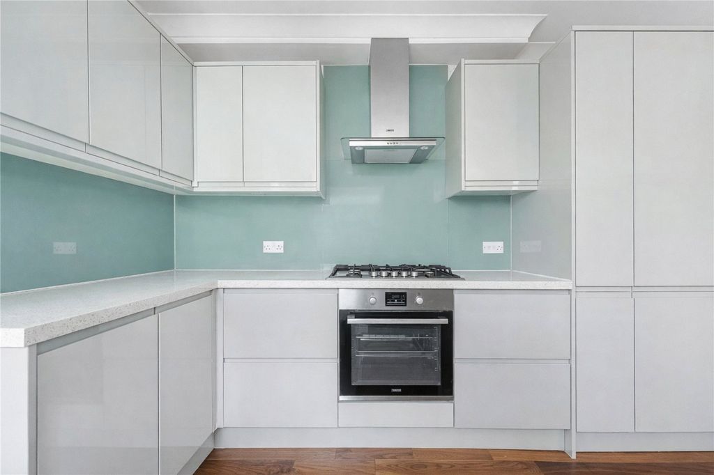 Property photo 2 of 16 Picture No. 32