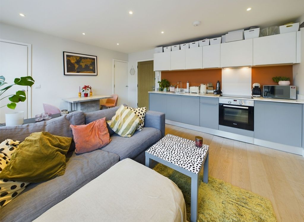 Property photo 3 of 6