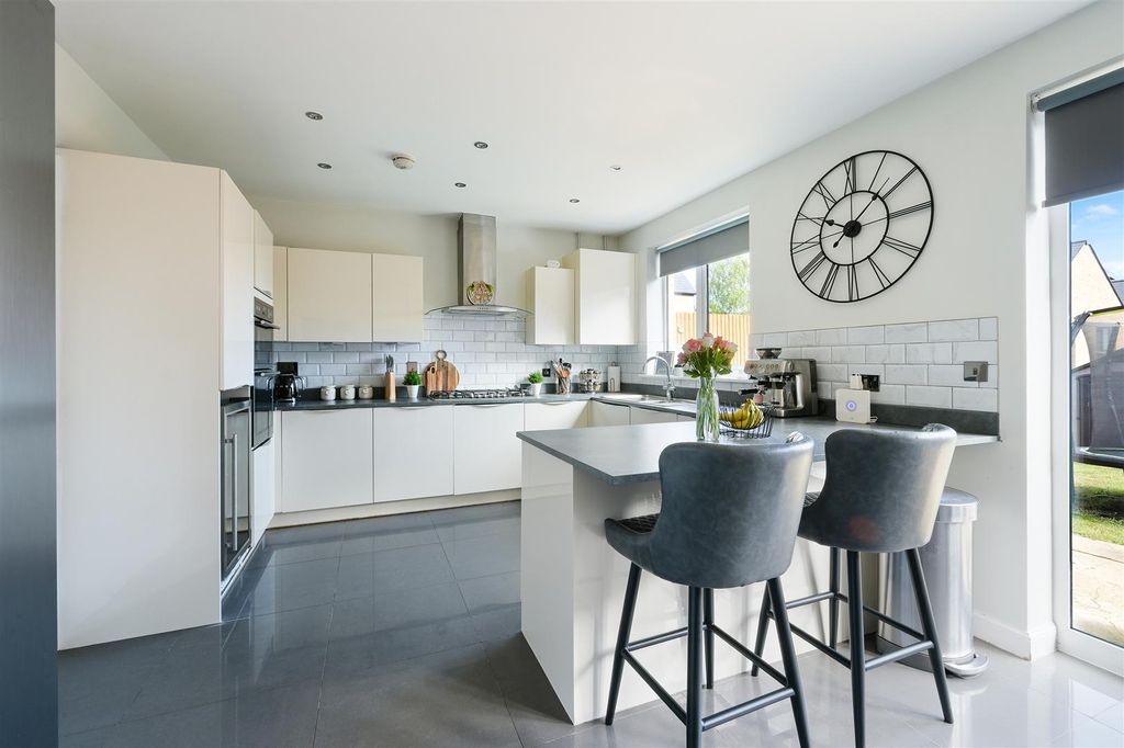 Property photo 3 of 29 Cruden Place, 4 - (20).Jpg
