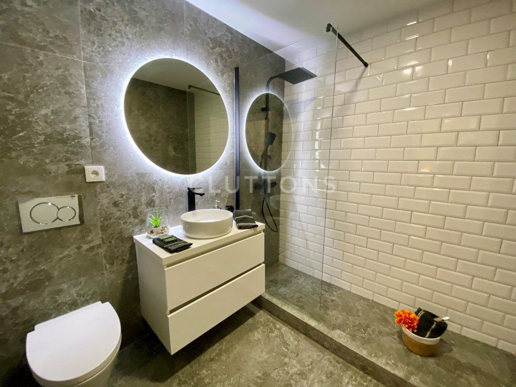 Property photo 2 of 55