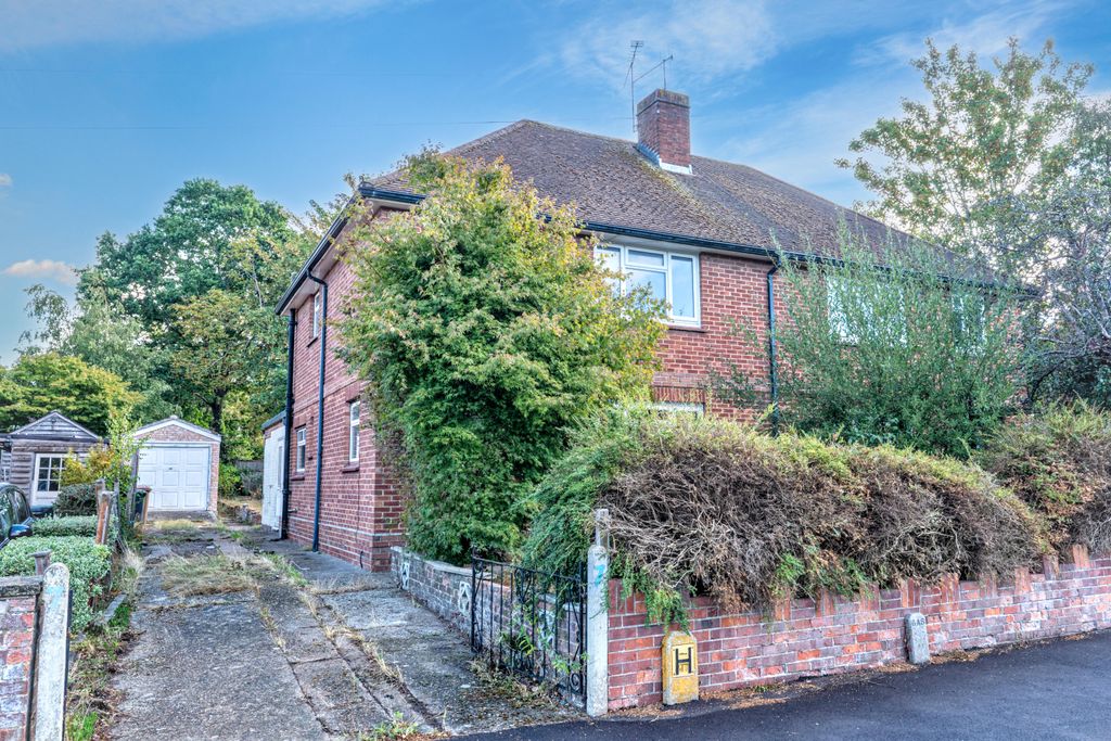 Property photo 1 of 13 7 Moor Road, Frimley, Camberley Gu16 9Ax