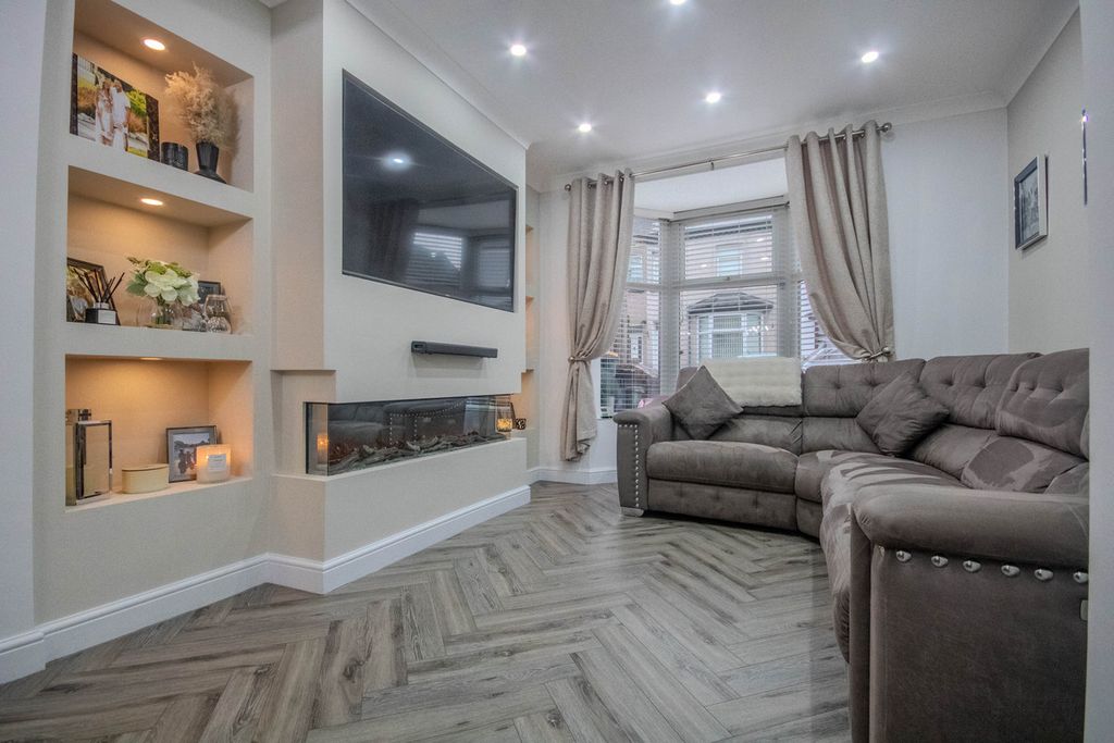 Property photo 3 of 27