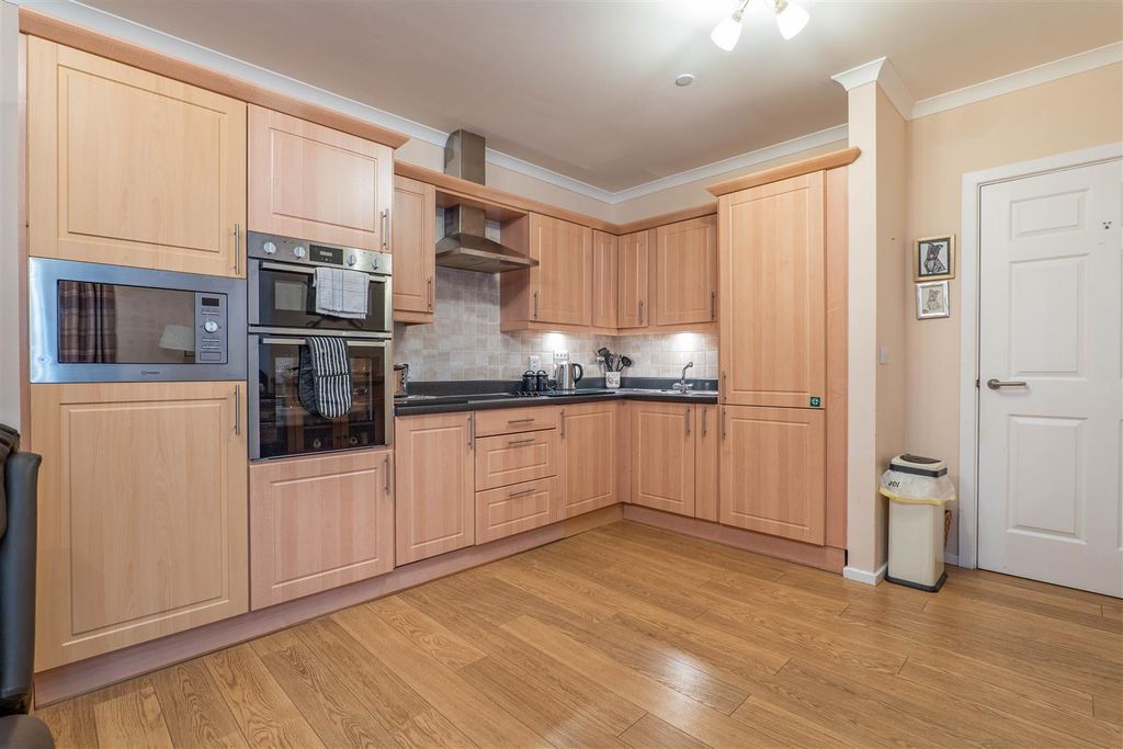 Property photo 3 of 19 Lounge/Kitchen