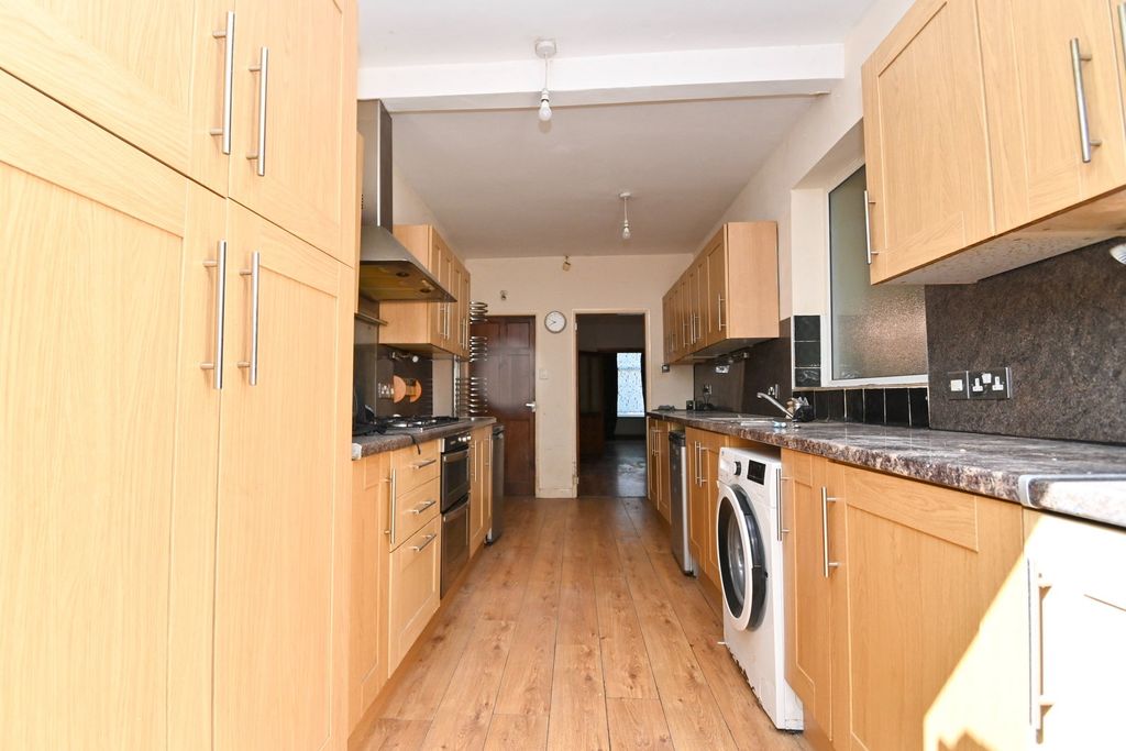 Property photo 3 of 25