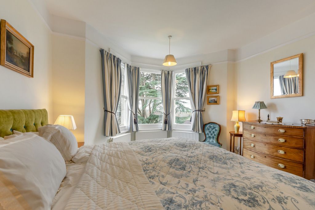 Property photo 2 of 48