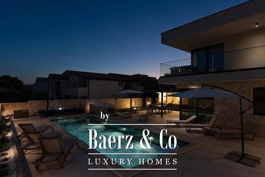 Property photo 3 of 35