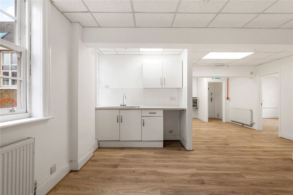 Property photo 1 of 38 Picture No. 20