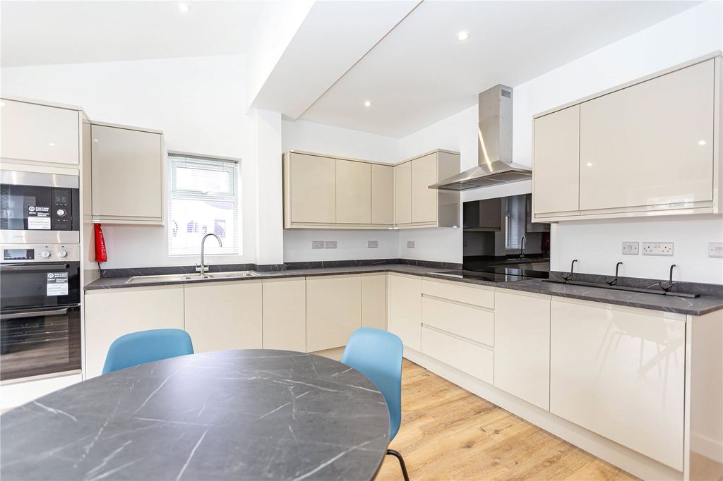 Property photo 2 of 24 Picture No. 09