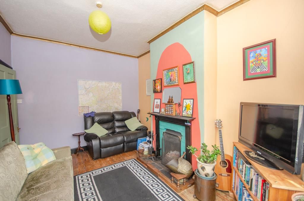 Property photo 3 of 27 Church Ave-16.Jpg