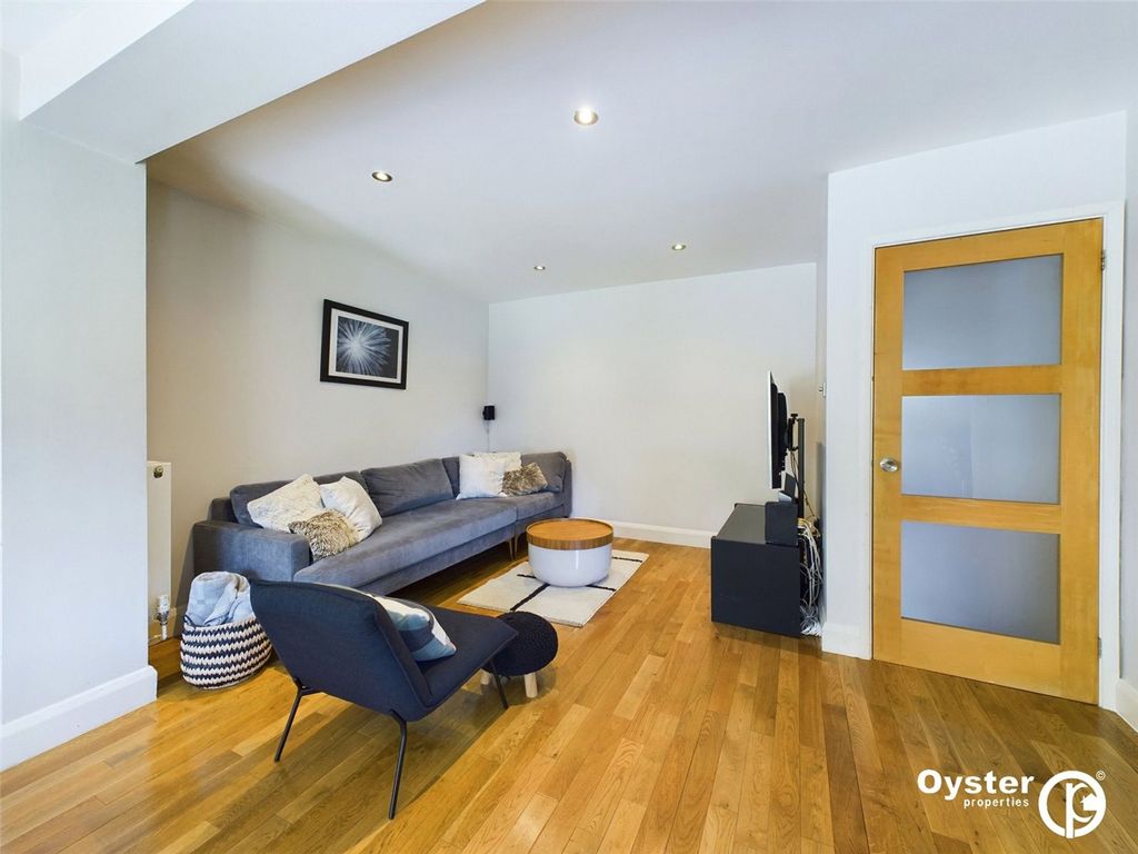 Property photo 3 of 25