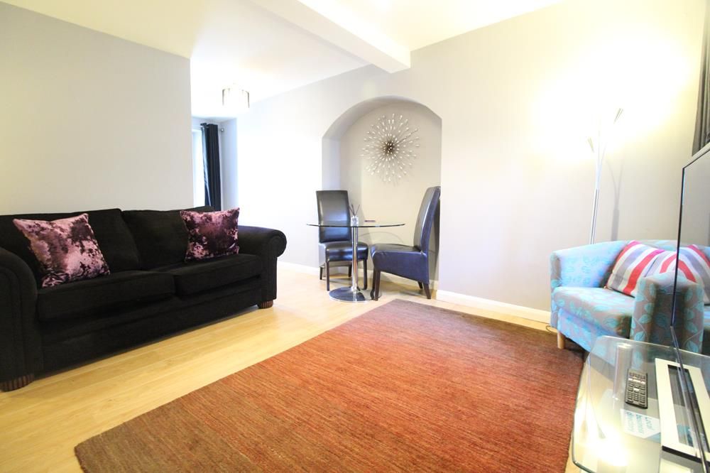 Property photo 1 of 8 Lounge