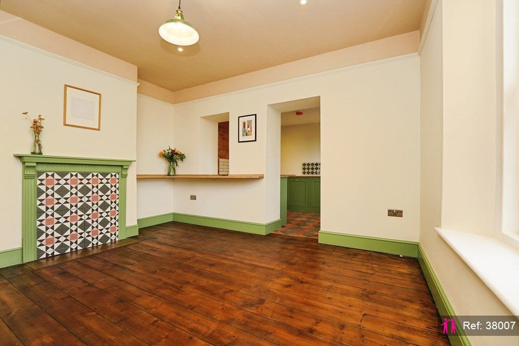 Property photo 2 of 27