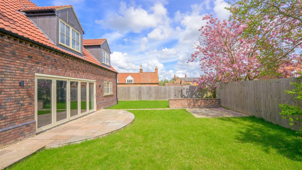 Property photo 3 of 33