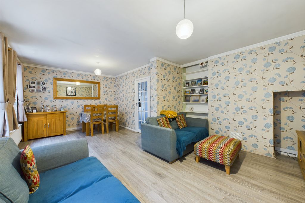 Property photo 3 of 20