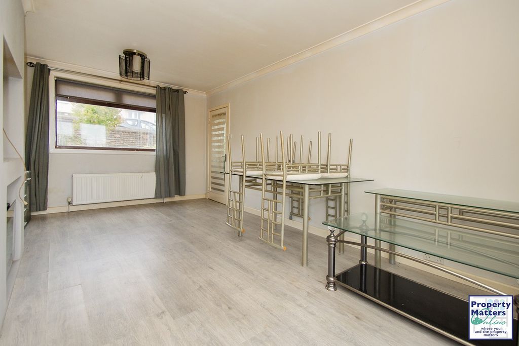 Property photo 3 of 14 Lounge