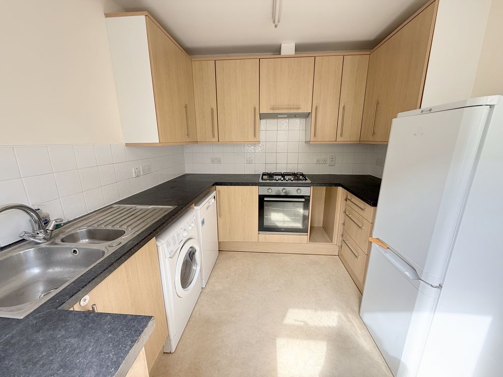 Property photo 3 of 18 Kitchen