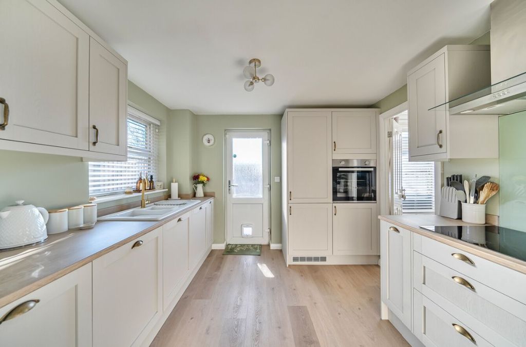 Property photo 3 of 21