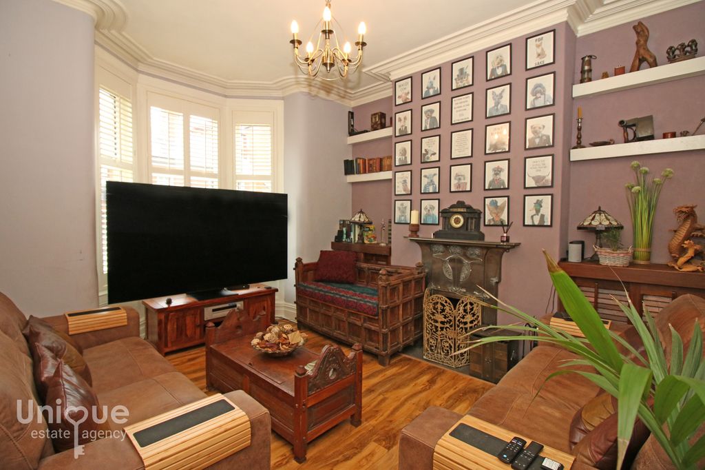 Property photo 3 of 37