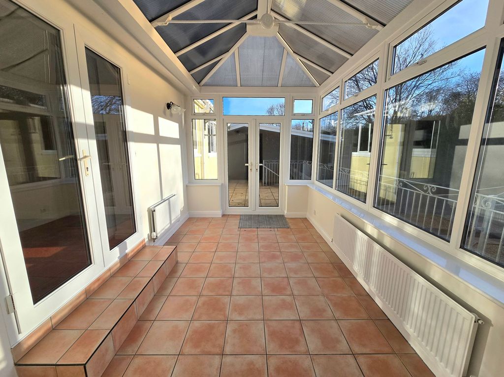 Property photo 3 of 25 Conservatory