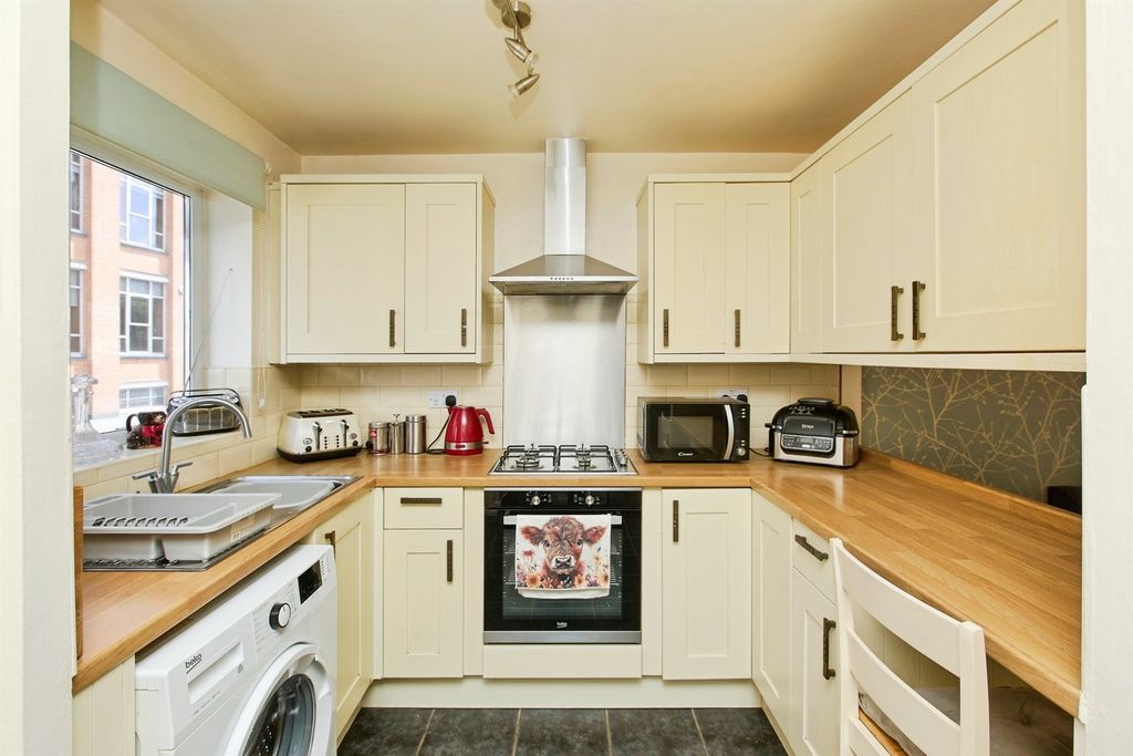 Property photo 3 of 12