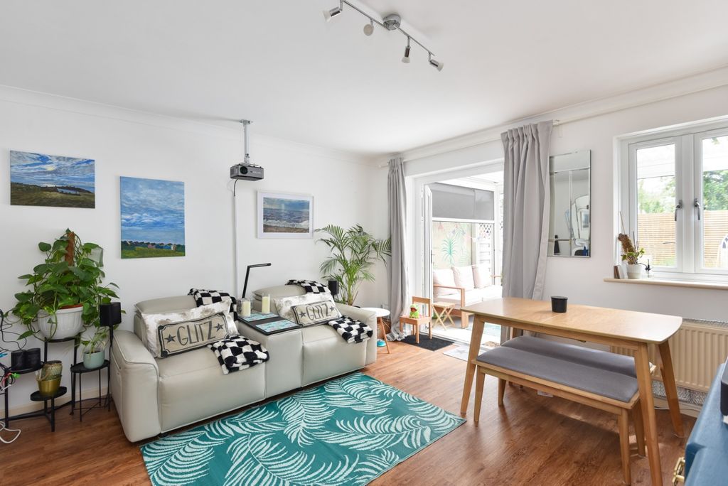 Property photo 2 of 17 4213199