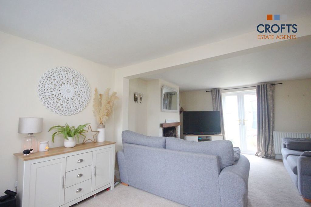 Property photo 2 of 13 Lounge