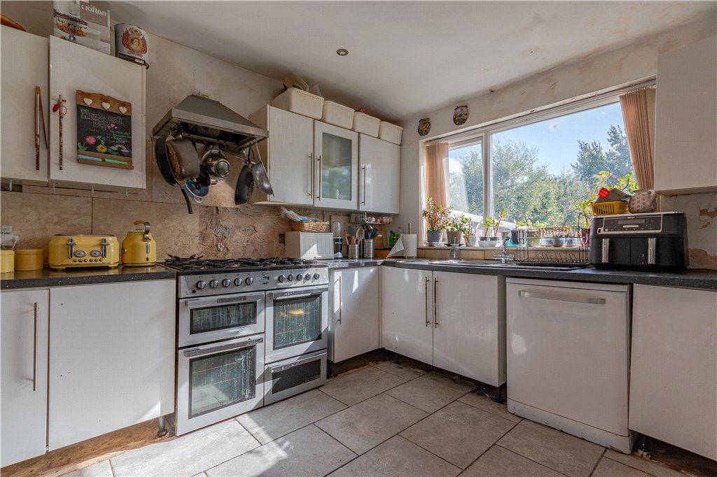 Property photo 2 of 19 Kitchen