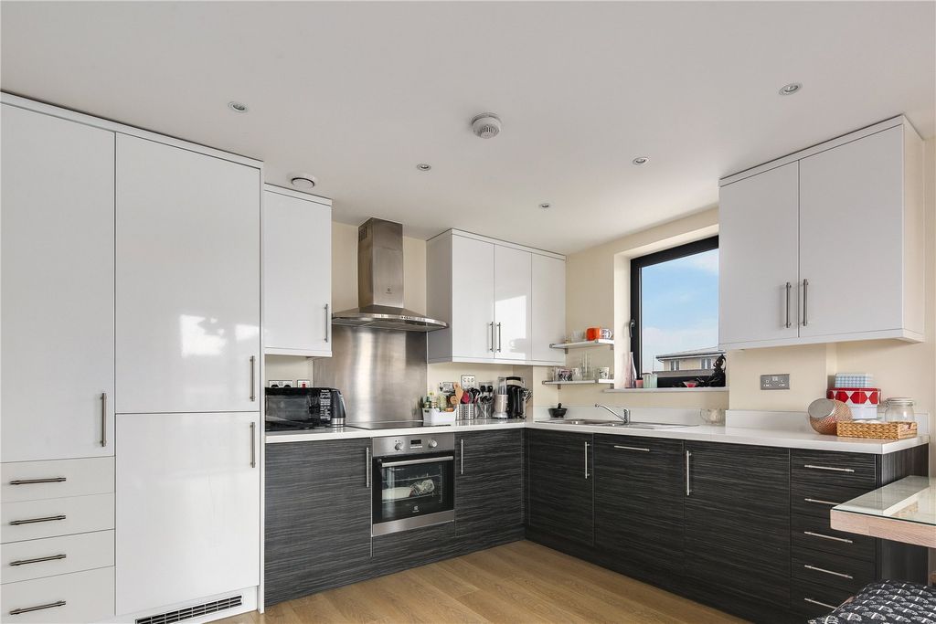 Property photo 3 of 6 Kitchen