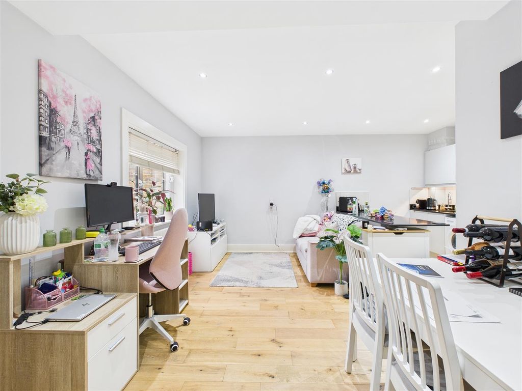 Property photo 2 of 6 Cam04419G0-Pr0029-Still007.Jpg