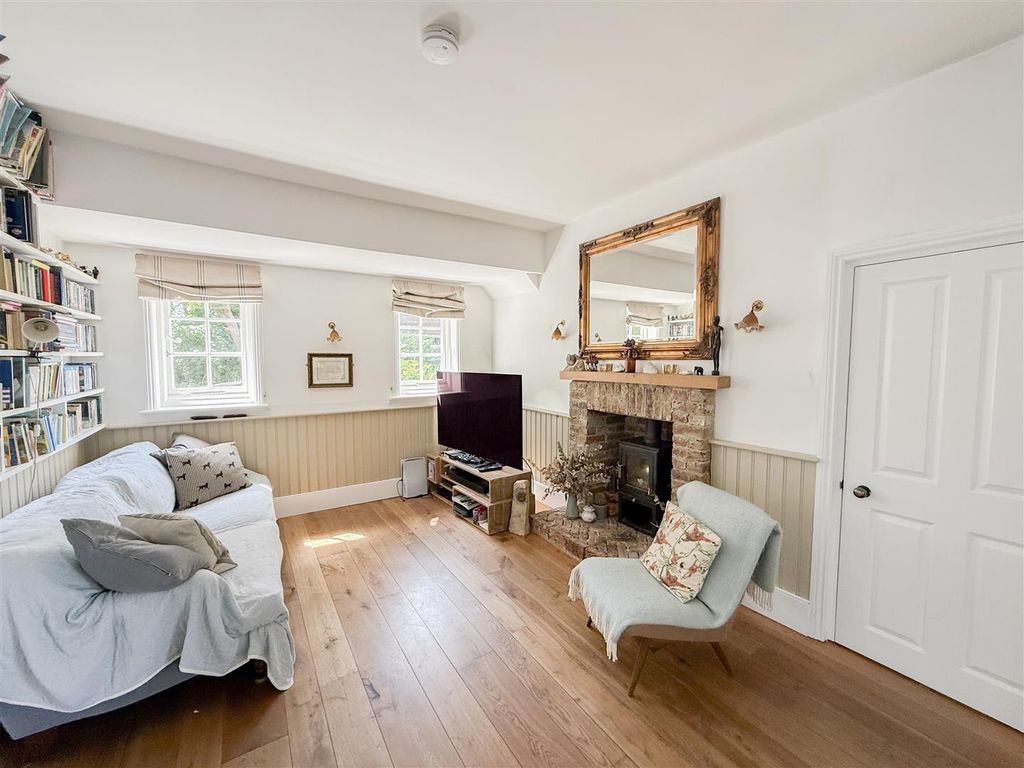 Property photo 3 of 25