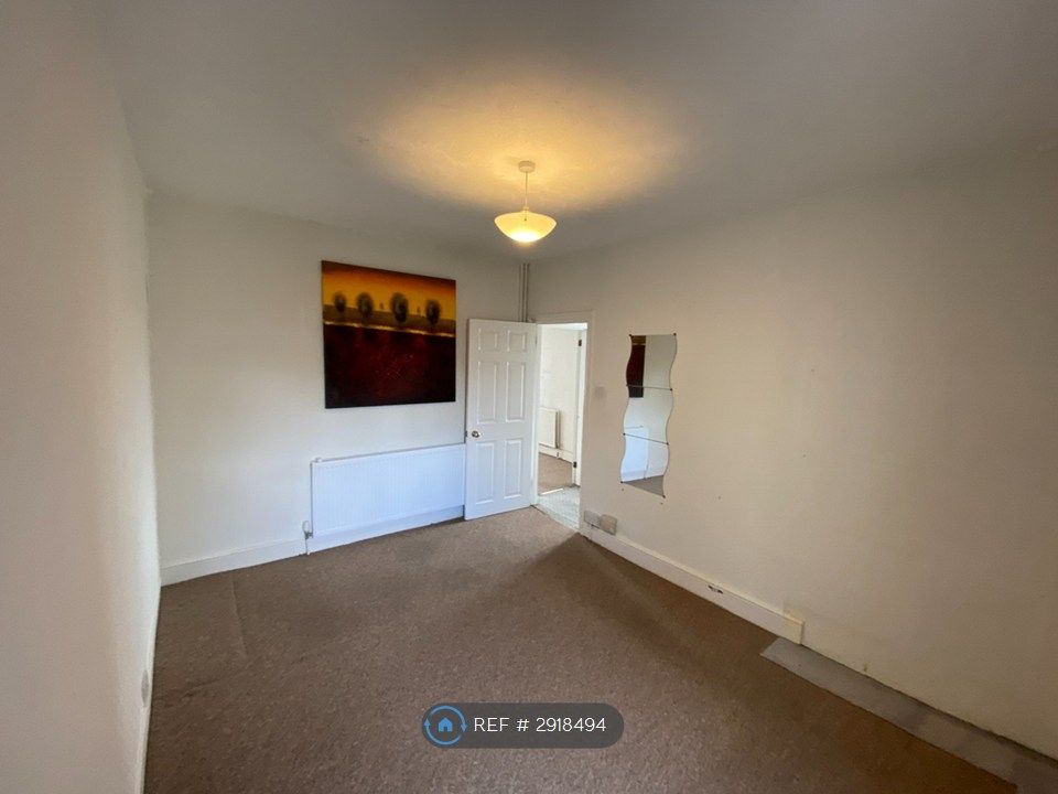 Property photo 3 of 16 Downstairs Bed