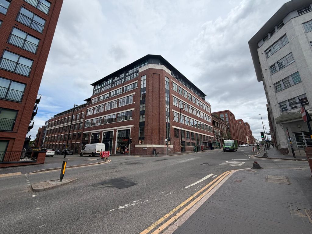 Property photo 1 of 14 2 Bedroom City Centre Apartment - Available Now To Let