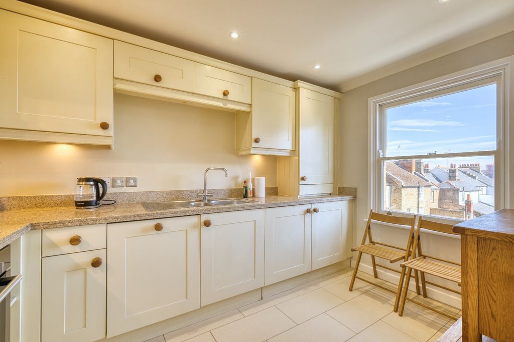 Property photo 3 of 14 Picture 3