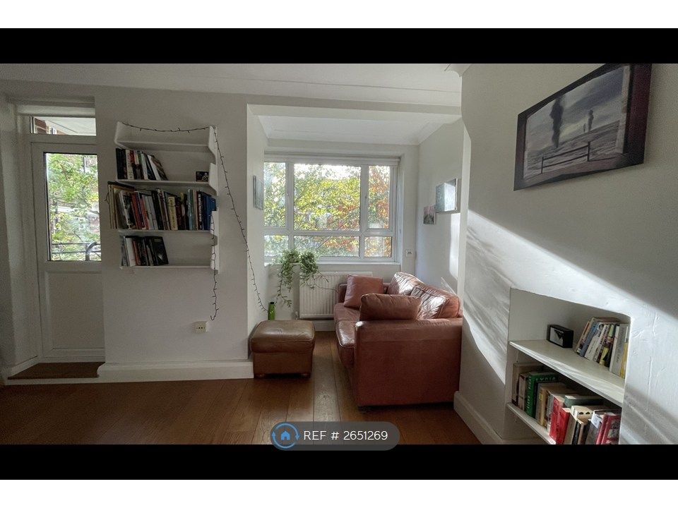 Property photo 2 of 23 Living Room