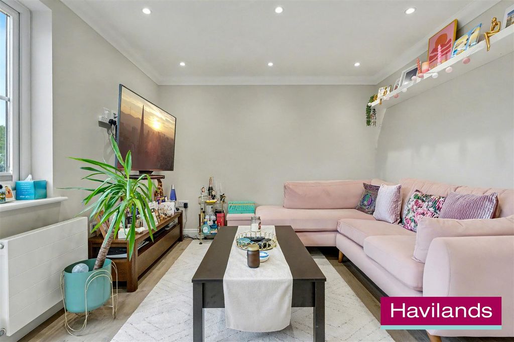 Property photo 3 of 20 Fountain Court-14.Jpg