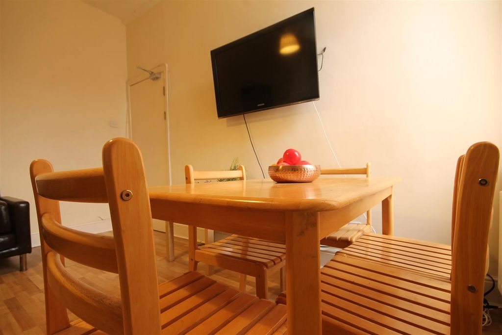 Property photo 2 of 10 11686.Jpg