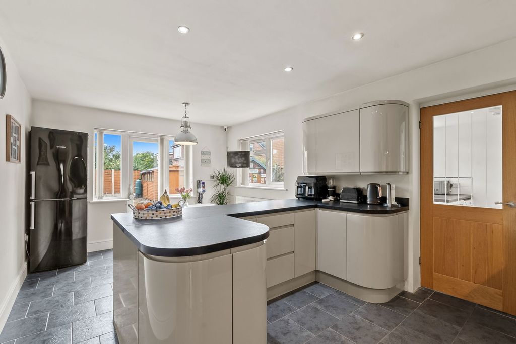 Property photo 3 of 38
