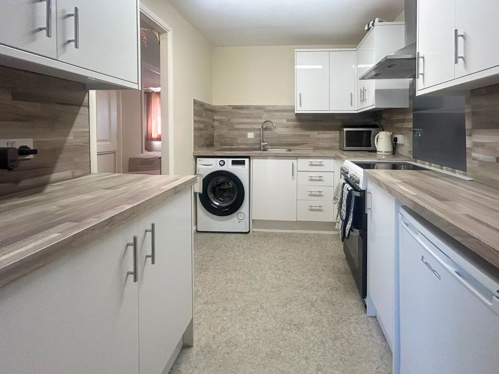 Property photo 3 of 12 Kitchen