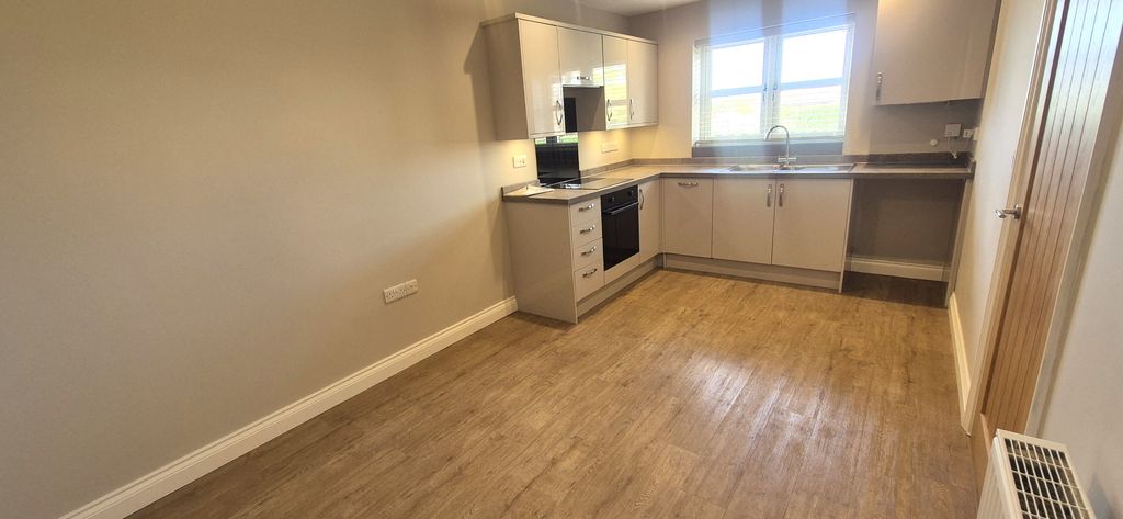 Property photo 3 of 8 Kitchen