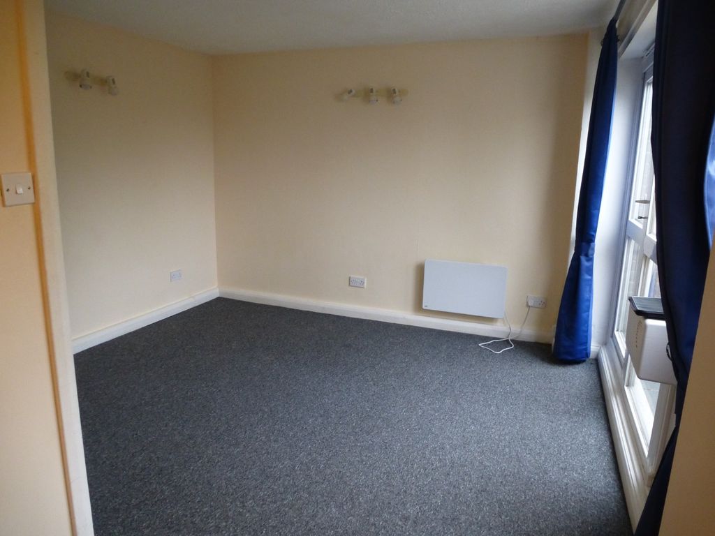 Property photo 3 of 8 4749023