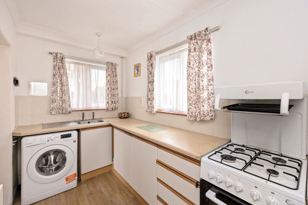 Property photo 3 of 24