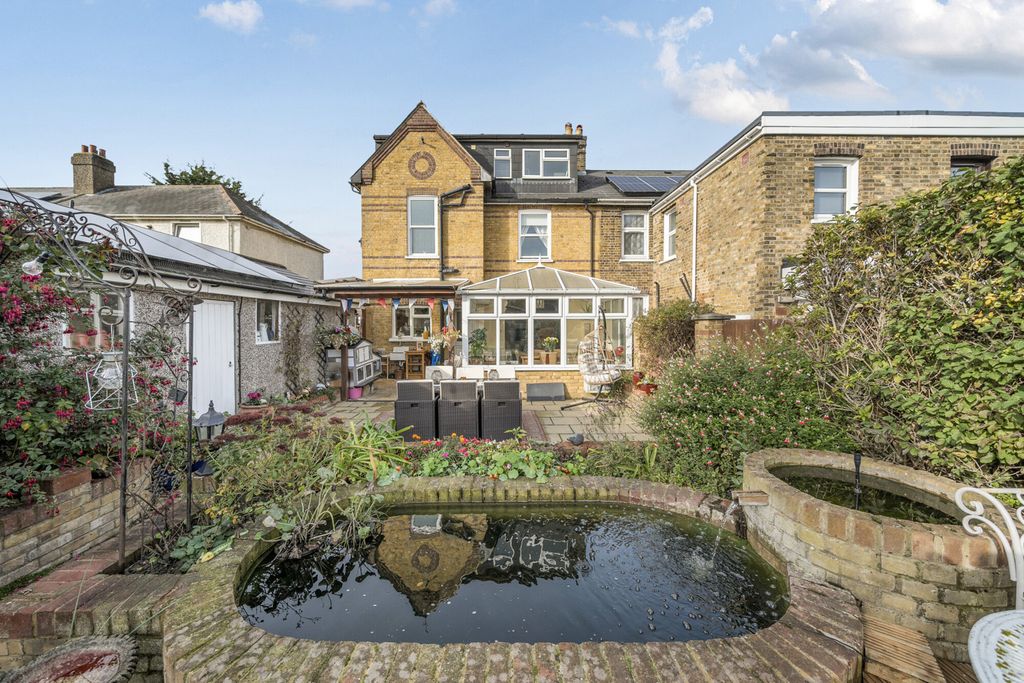 Property photo 2 of 45 Garden