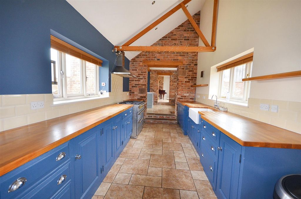 Property photo 3 of 24 Kitchen